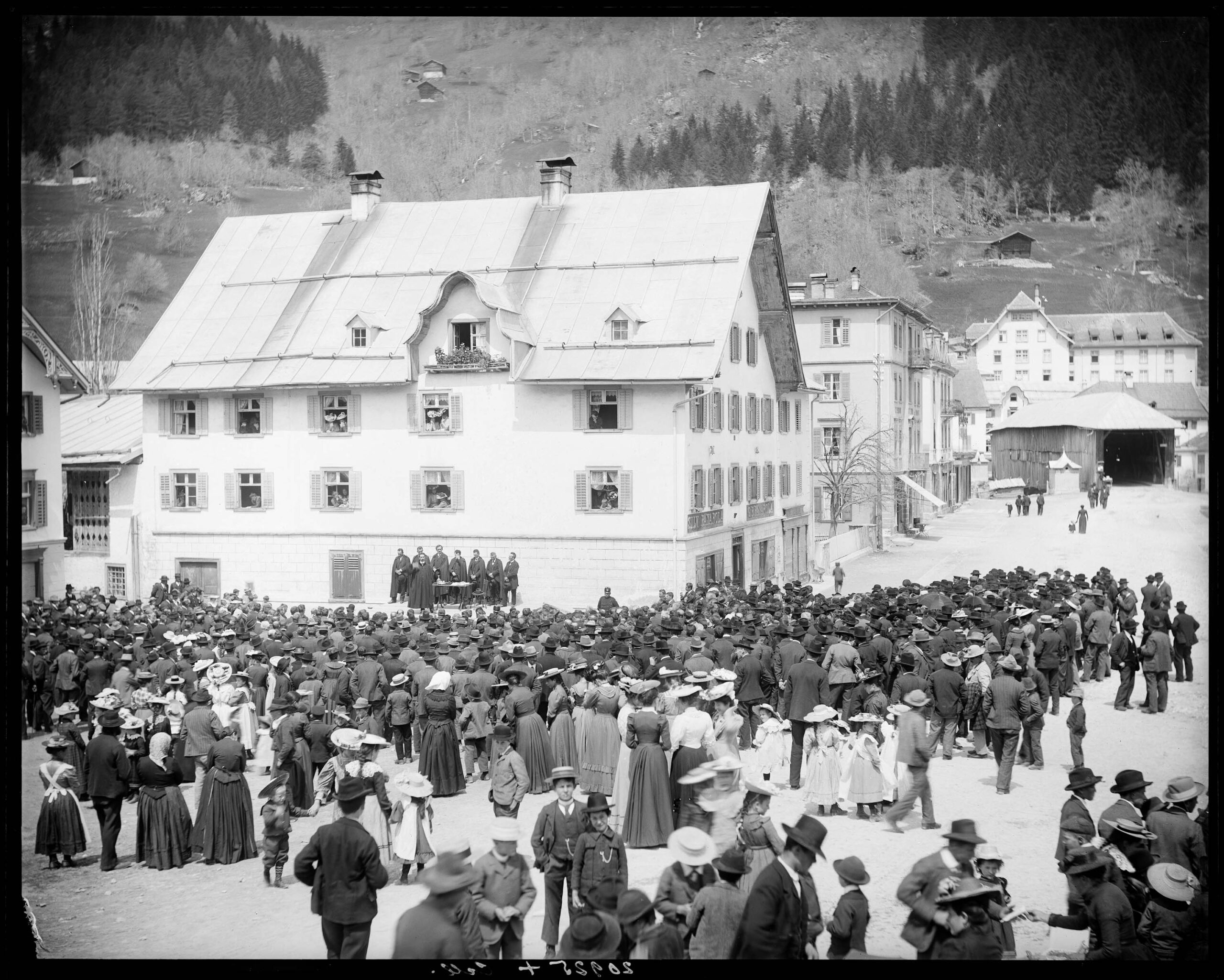 Landsgemeinde der Gruob in Ilanz, 1907. Foto: Lienhard und Salzborn, Chur. Staatsarchiv Graubünden, FN IV 24/30 G 068 a.